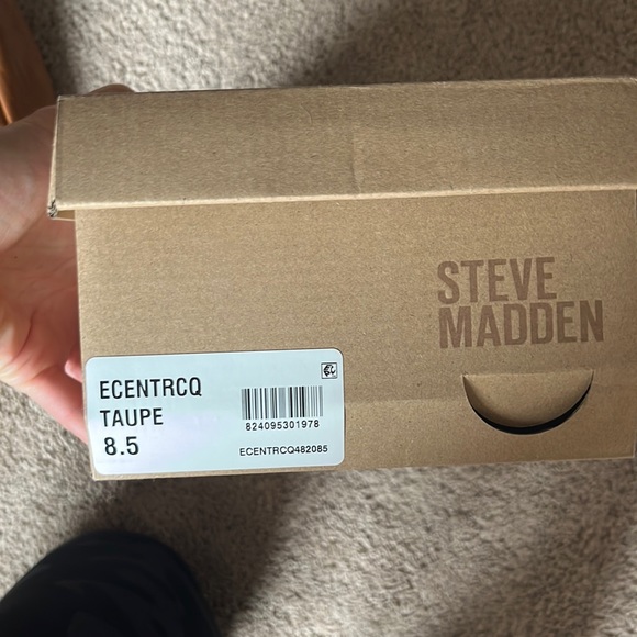 New in box Steve Madden slip on tennis shoes - Picture 6 of 6